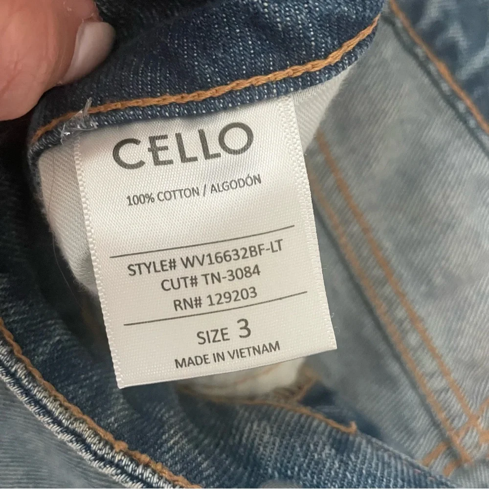 NEW Cello Mid Rise Heavy Distroy Raw Cut Hem - Picture 5 of 5